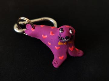 Schlüsselanhänger Kautschuk Seehund pink Herzen
