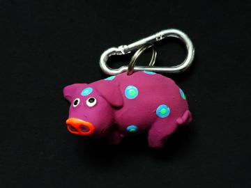 Schlüsselanhänger Kautschuk Schwein pink Flecke