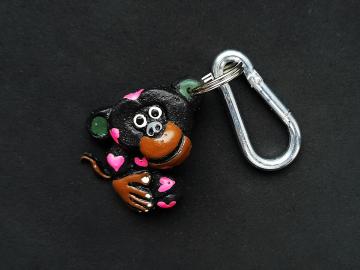 Schlüsselanhänger Kautschuk Affe schwarz Herzen