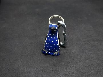 Schlüsselanhänger Kautschuk Pinguin blau Punkte
