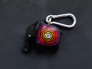 Schlüsselanhänger Kautschuk Elefant schwarz Regenbogen