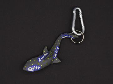 Schlüsselanhänger Kautschuk Haifisch L grau Fischgräten 