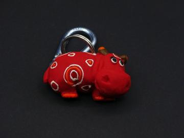 Schlüsselanhänger Kautschuk Hippo rot gemustert