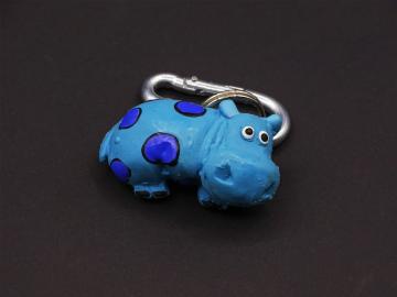 Schlüsselanhänger Kautschuk Hippo blau Flecken 